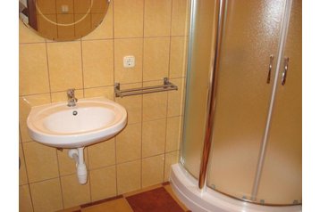 Ukraina Privát Orosijevo, Eksterjeras